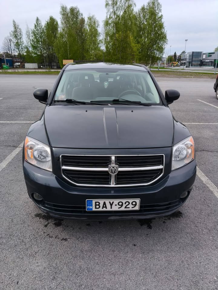 Dodge 2.0i Caliber SXT. Asiakkaan lukuun myynnissä! Automaatti. Vuosimallia 2007. Täydellinen huoltokirja. Ajettu 190 tkm. Leimaa 12 / 2026. 2 x renkaat. 2890€