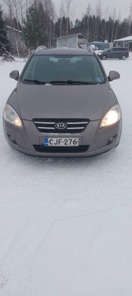 Kia 1.6 crdi Ceed Vuosimallia 2008 Pakettiautoksi katsastettu. Leimaa 03/2027. Hyvä ajolleen, pikkuruokanen pakettiauto. Ajettu 384tkm. 2xrenkaat Vetokoukku! Käteisostajalle tinkausvara, jos vaihtoa tarjoat niin halpa viallinen auto tai leimaamaton kun ajokuntoinen ja verot kunnossa. 2150€