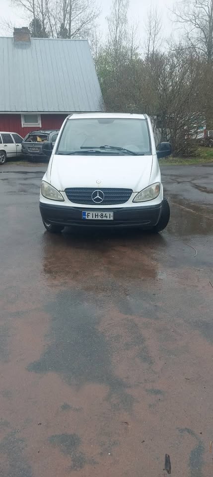 Mercedes-Benz Vito cdi 111 Asiakkaan lukuun myynnissä! Automaatti Vuosimallia 2004 Korissa ruostekukkaa 2 x renkaat, yhdet vanteet Ajettu 541tkm Leimaa 01/2027 asti. 1950€