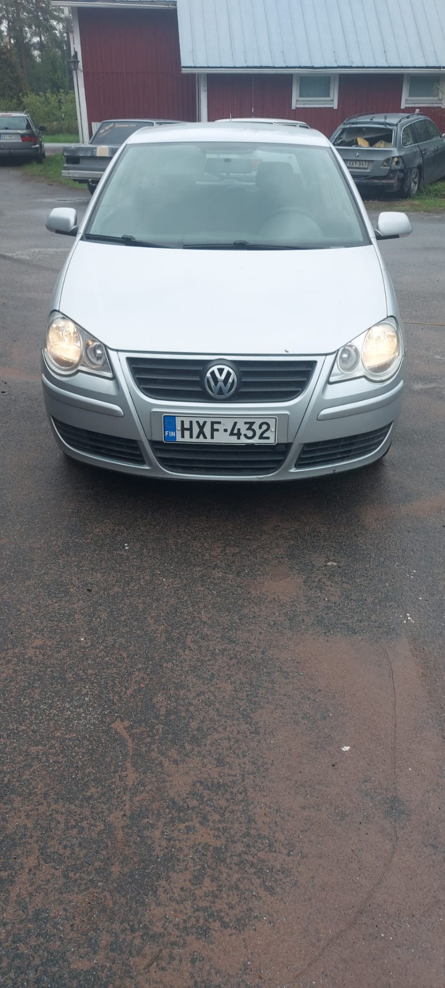 Vw Polo 1.4. Vm. 1995. Katsastus 03/2027. Ajettu 299tkm. 2 x renkaat. Ilmastointi. Kaksiovinen pikkuruokainen menopeli. 1490€.